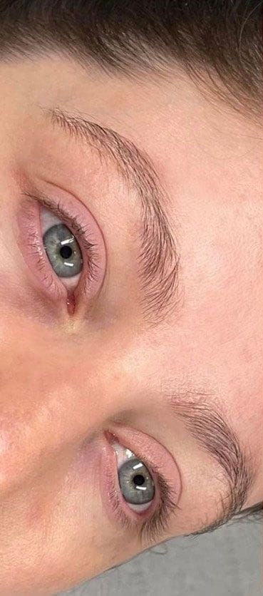 Eyebrow threading before
